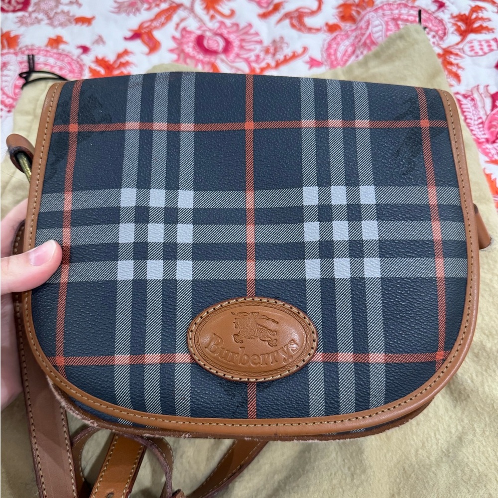 [MAKE AN OFFER!] Burberry Black Crossbody Bag with Iconic Design